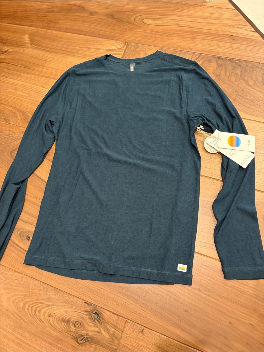 Vuori NWT Men's Long-Sleeve Crewneck Shirt - Deep Teal
